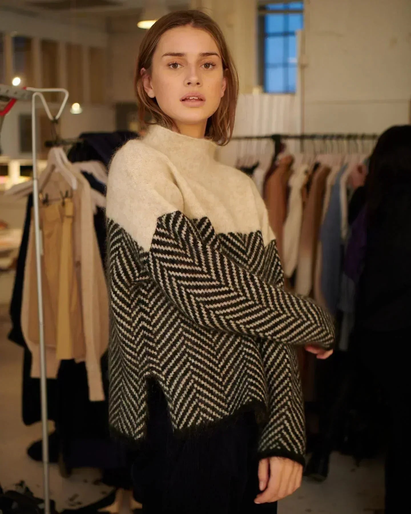 Cozy Herringbone Knit Sweater for Women with Stand-Up Collar – Relaxed Fit, Two-Tone Design, Perfect for Fall and Winter