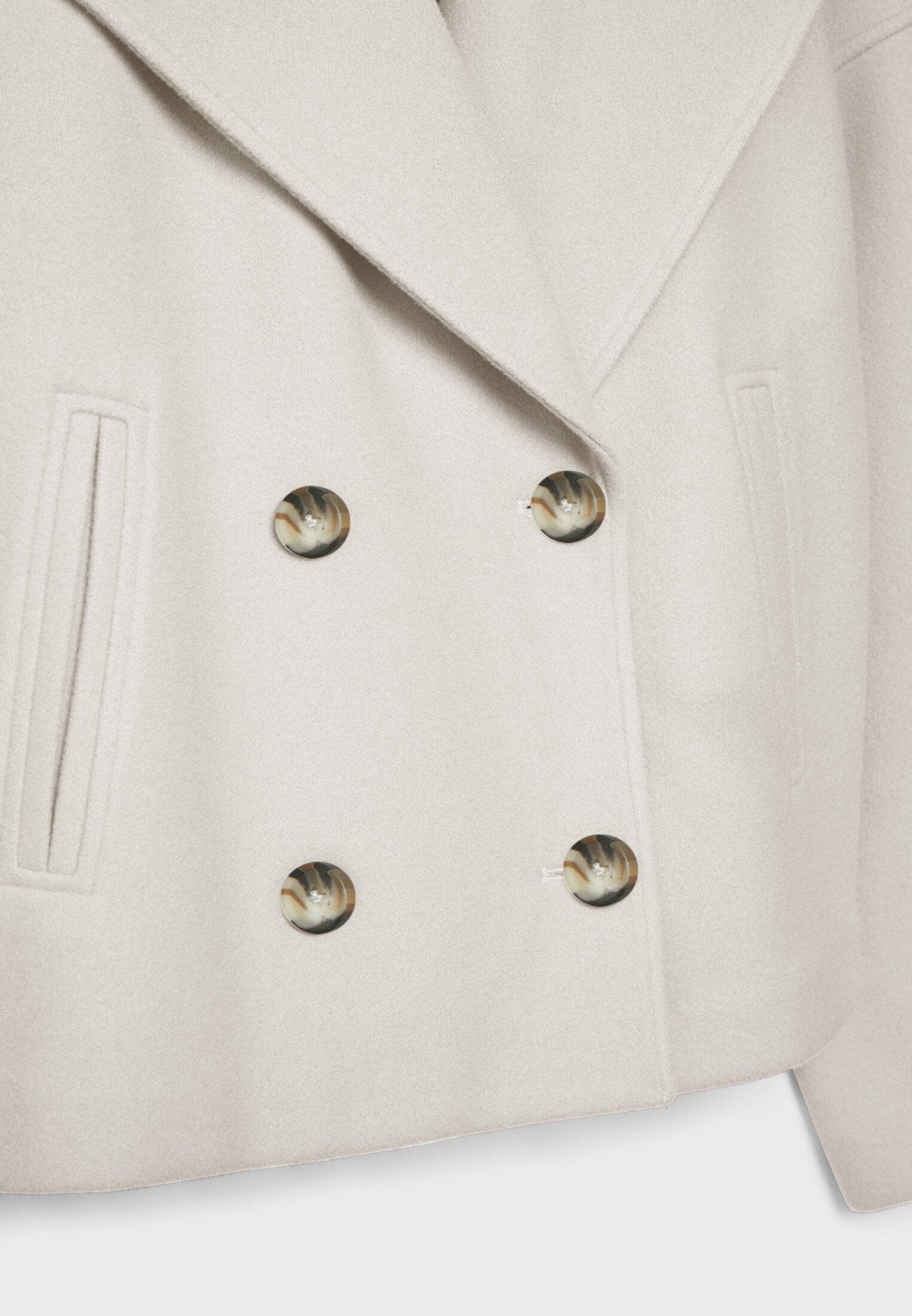 Cropped Women's Double-Breasted Winter Jacket with Wide Lapels – Stylish and Cozy Outerwear for Women