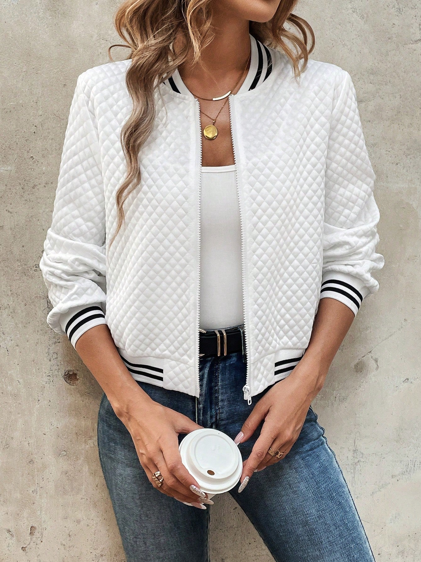 Cropped Women's Jacket with Baseball Collar and Full-Zip Front – Sporty Stretch Material for Everyday Wear