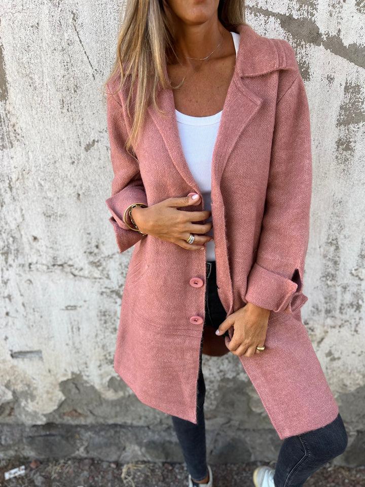 Elegant Button Down Jacket for All Seasons - Soft Wool-Touch Fabric, Relaxed Fit with Pockets, Timeless Style
