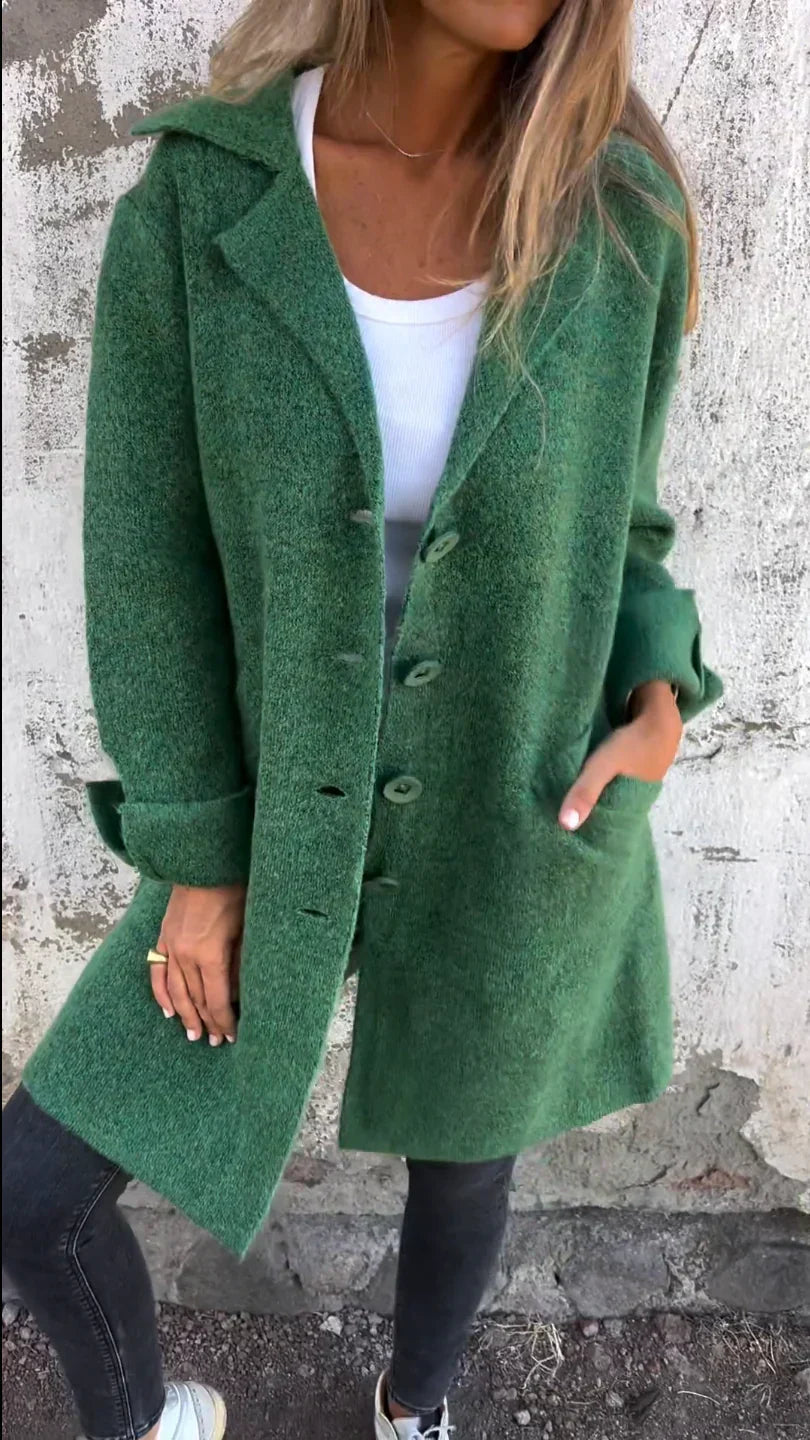 Elegant Button Down Jacket for All Seasons - Soft Wool-Touch Fabric, Relaxed Fit with Pockets, Timeless Style