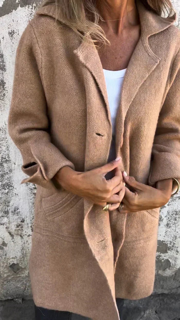 Elegant Button Down Jacket for All Seasons - Soft Wool-Touch Fabric, Relaxed Fit with Pockets, Timeless Style