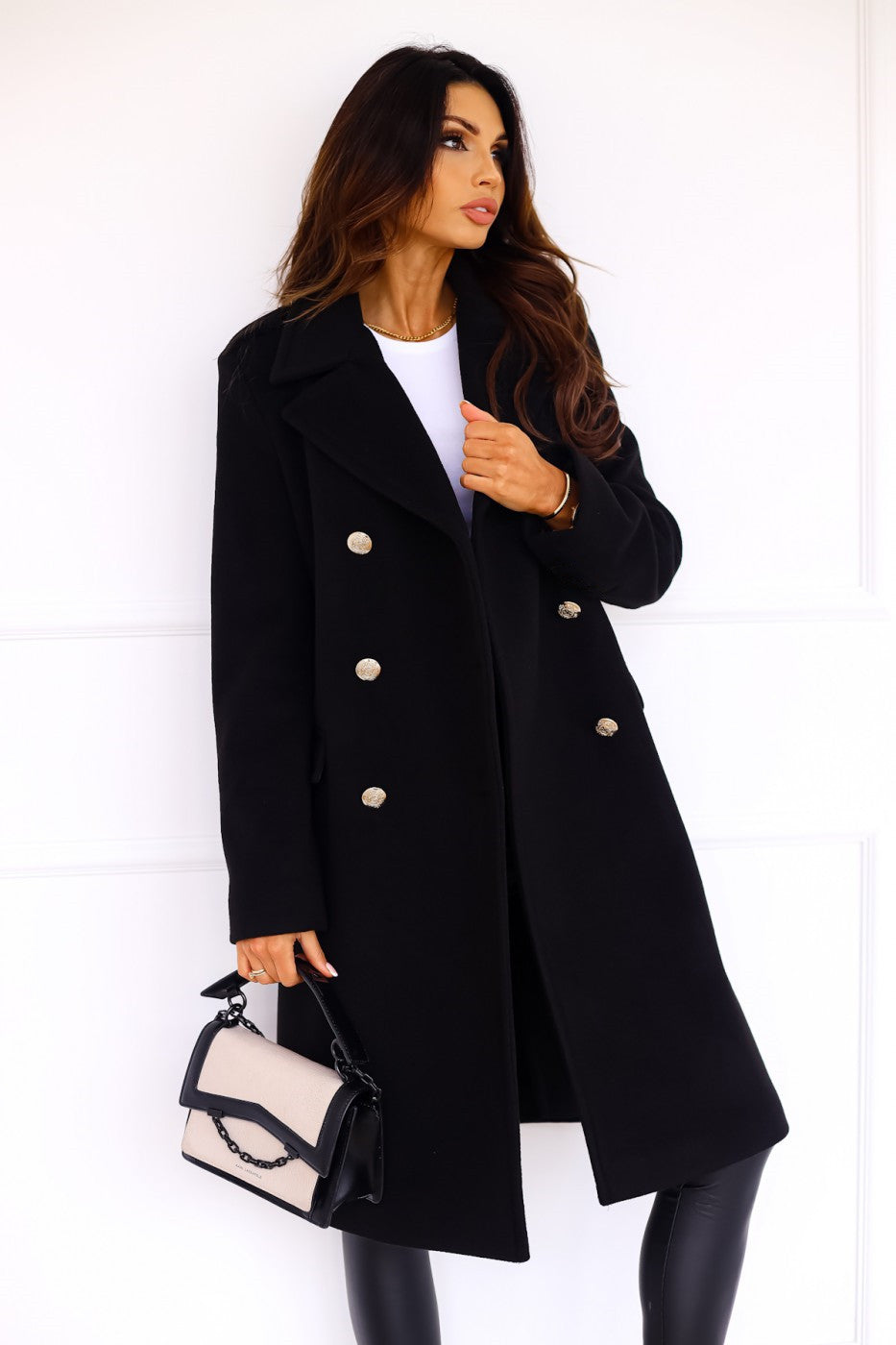 Elegant Women's Double-Breasted Long Winter Coat with Gold Button Accents and Structured Silhouette