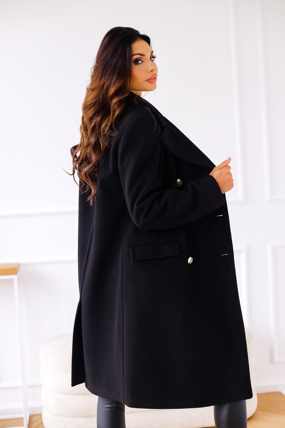 Elegant Women's Double-Breasted Long Winter Coat with Gold Button Accents and Structured Silhouette