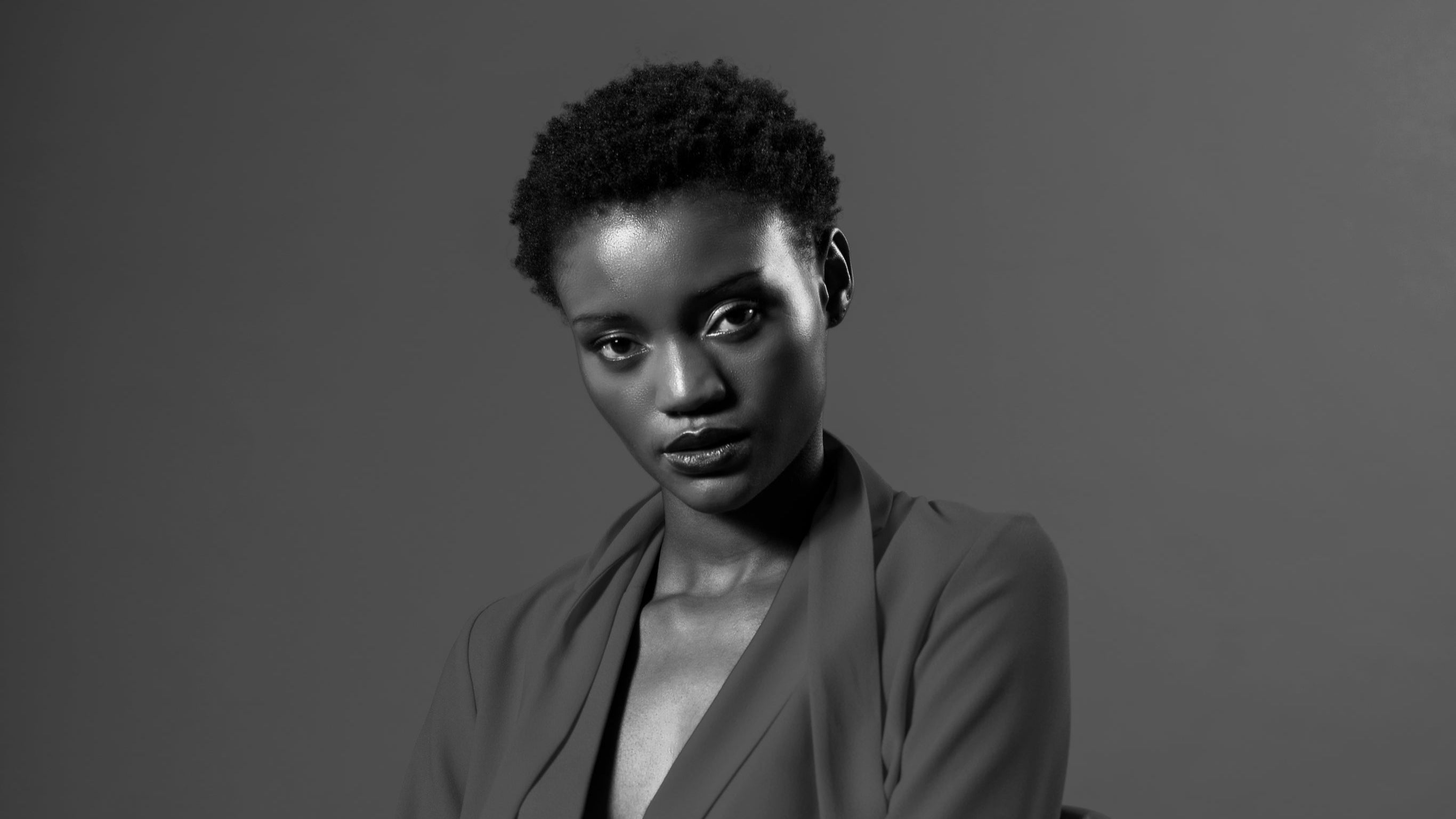 fashion-model-in-black-white_1