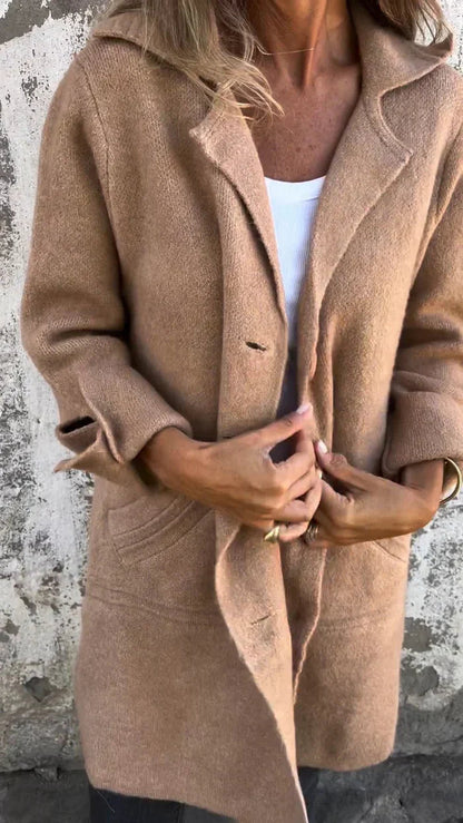 Elegant Button Down Jacket for All Seasons - Soft Wool-Touch Fabric, Relaxed Fit with Pockets, Timeless Style